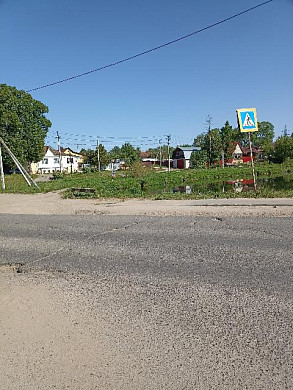 В Лежневе недалеко от пожарного пруда расположена мусорная площадка